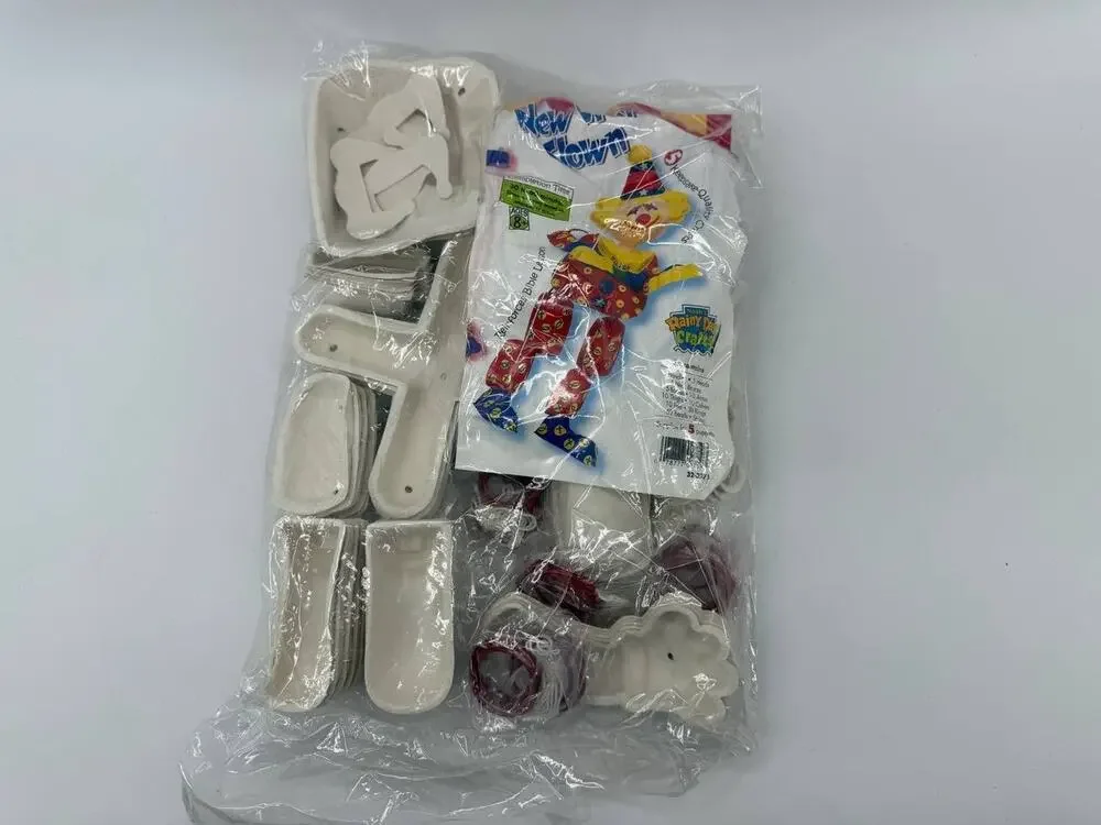 Noah's Rainy Day Crafts Wooden Puppet Kit Makes 5 Puppets New Complete Craft Set